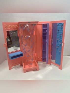 VINTAGE Maxie doll too cool school locker shower fits Barbie dolls hasbro 1988